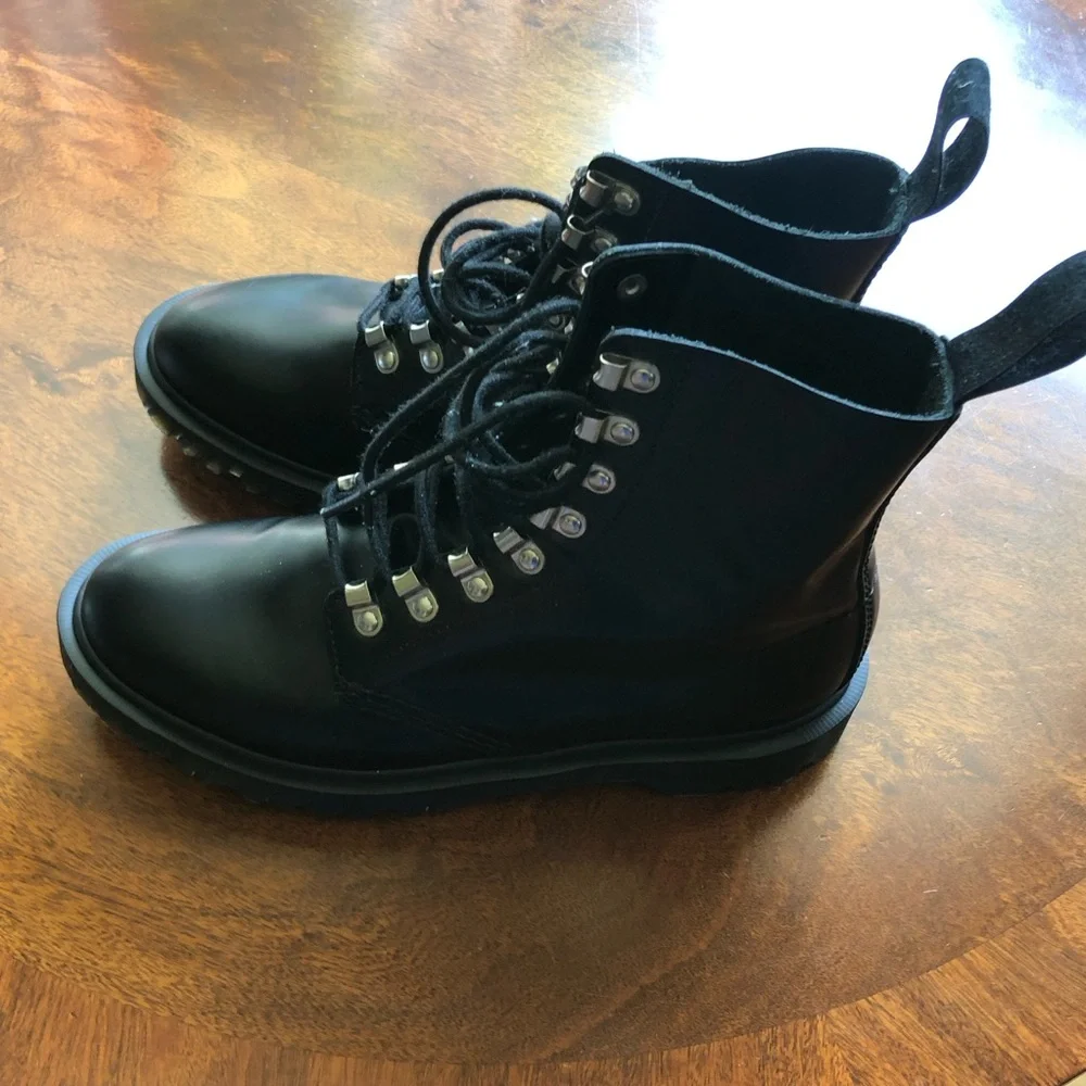 Dr. Martens Black Leather Asange Lace Boots US 8 UK 7